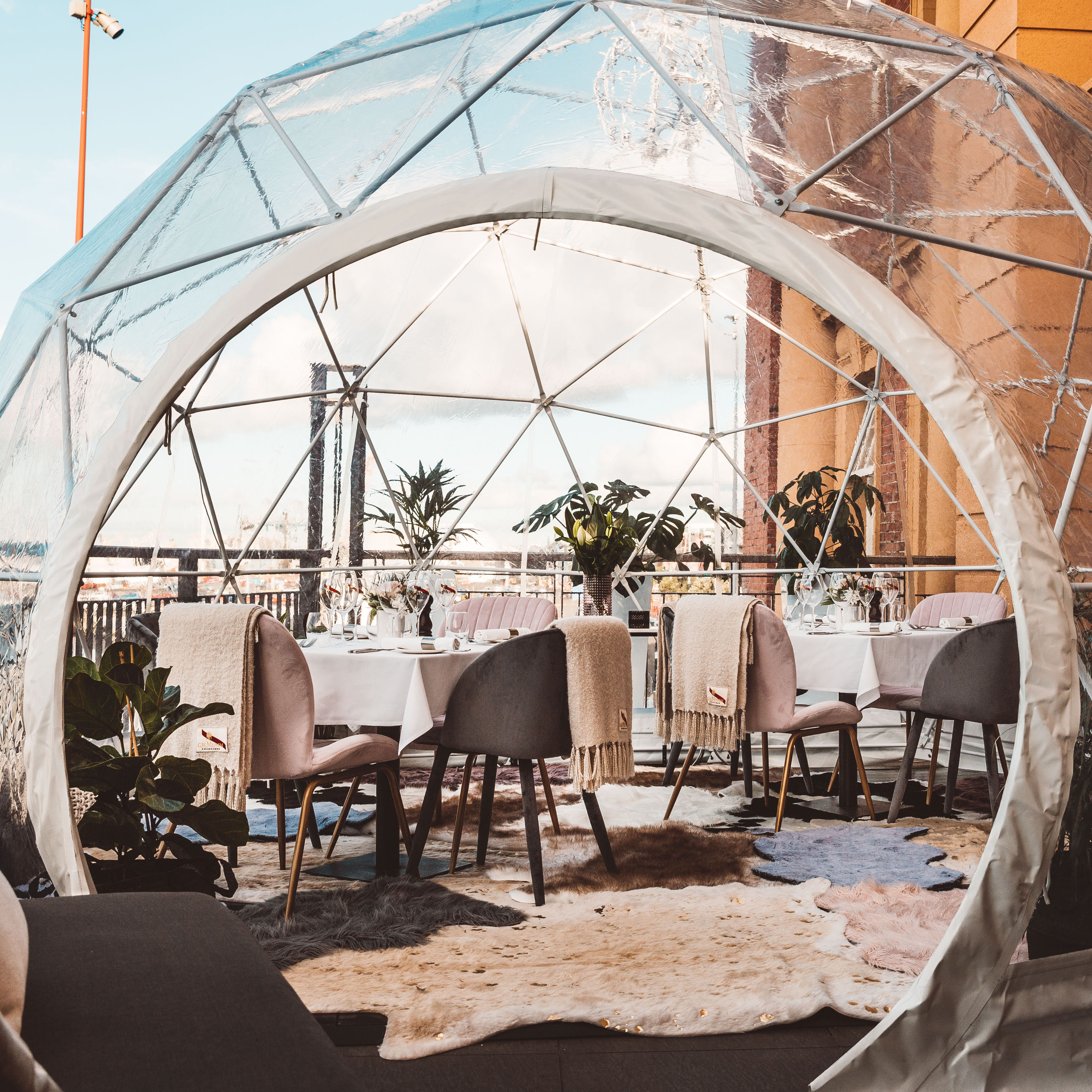 Harbourside Dining in a luxury igloo Heart of the City